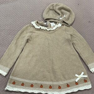 Max Studio Baby Knit Outfit in Cream and Tan